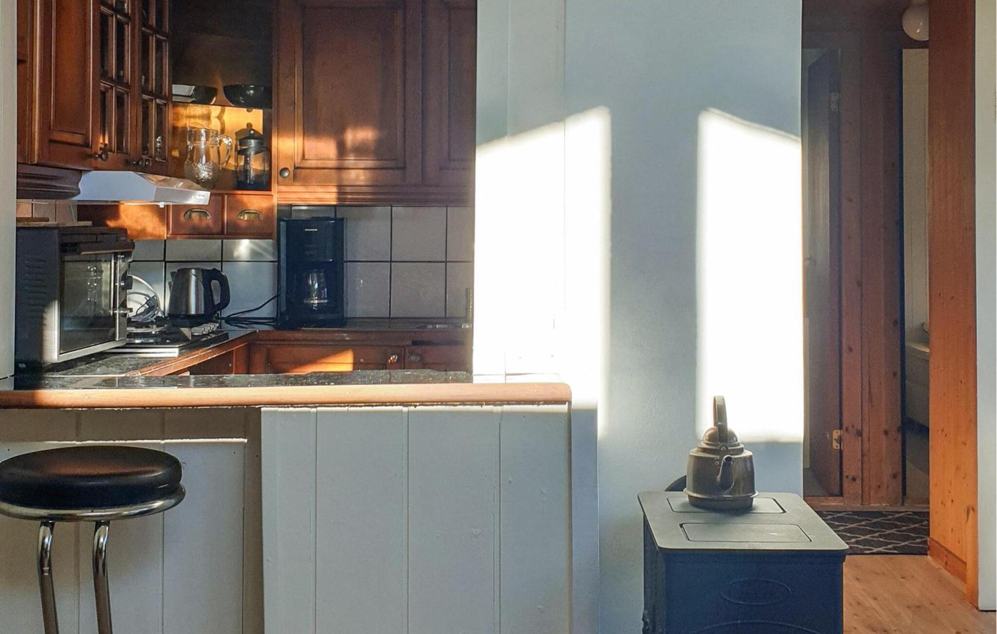 Beautiful Home In Vallavik With Kitchen Bu Luaran gambar